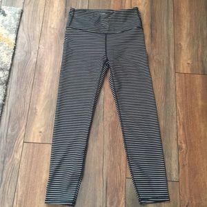 NWOT Striped Gap Capri/Legging Yoga Pants